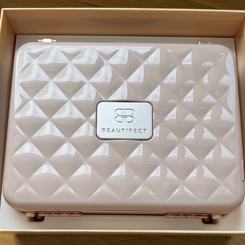 Beautifect Cream Accessory and makeup Box.